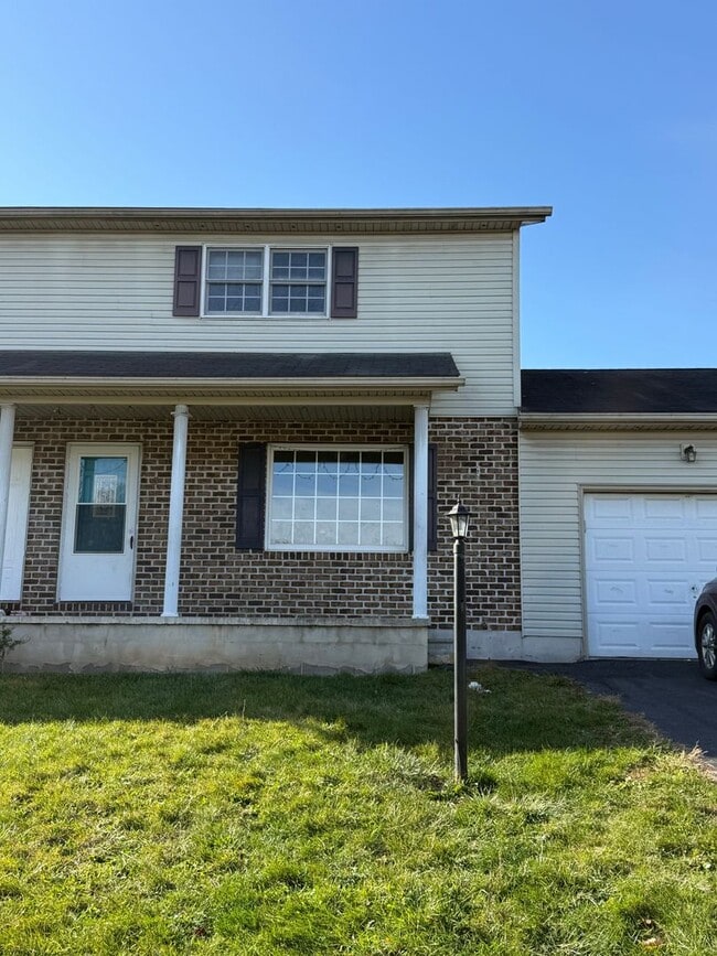 Building Photo - 3 Holly Ct