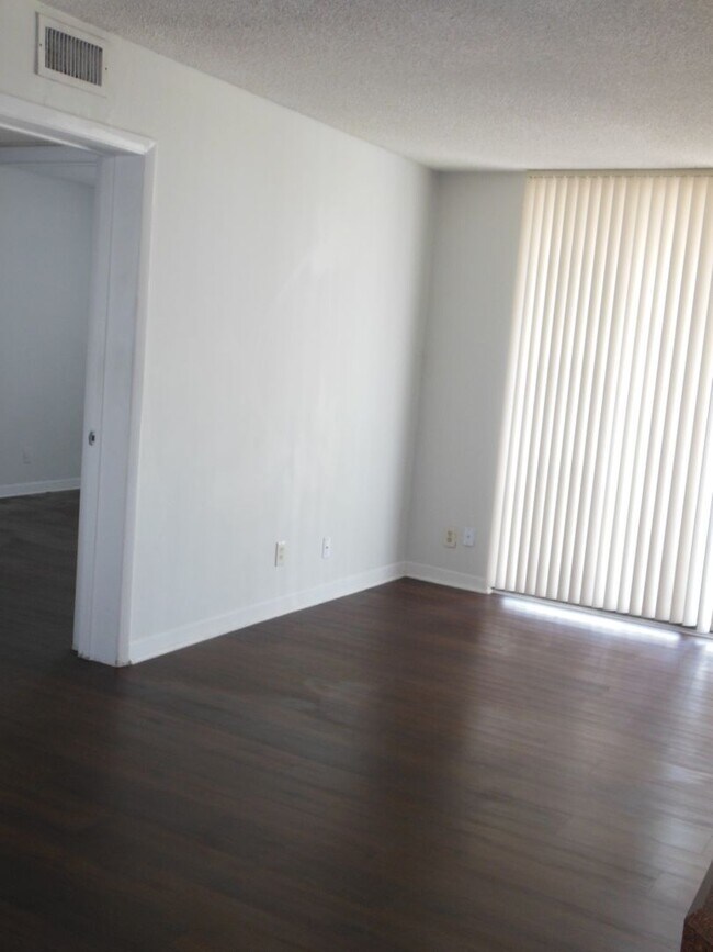 Building Photo - TWO BEDROOM TWO BATHROOM!!  WATERFRONT COMMUNITY
