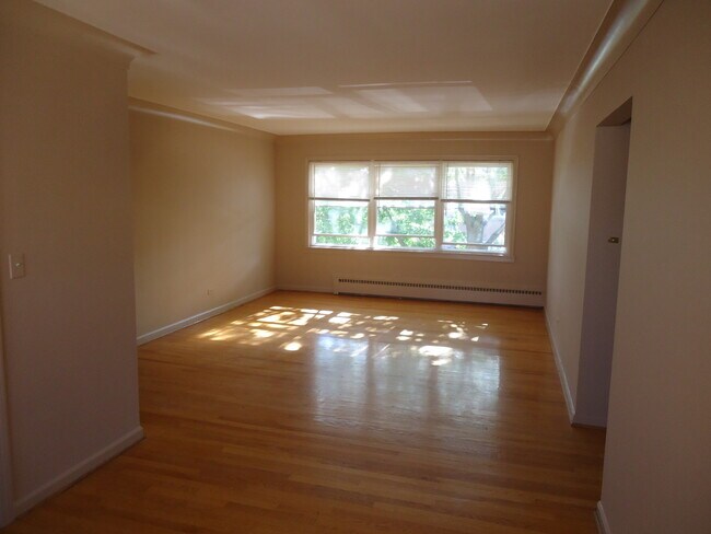Building Photo - 5340 N Rockwell St