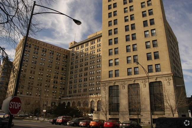Building Photo - Shoreland