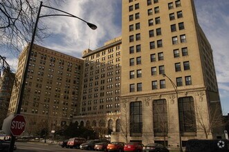Building Photo - Shoreland