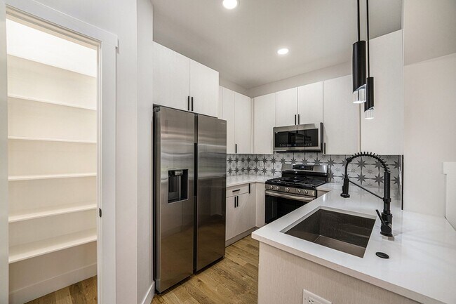 Foto del edificio - Front Duplex in Denver's Jefferson Park Neighborhood!