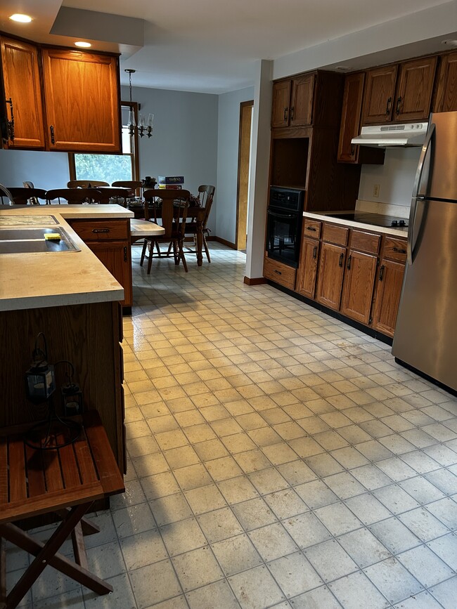 Kitchen dining - 15042 Bittinger Rd