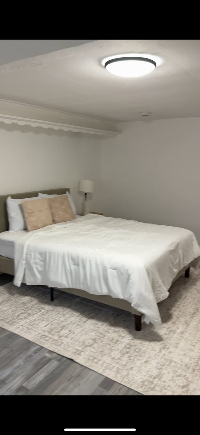 Building Photo - 328 Folcroft St