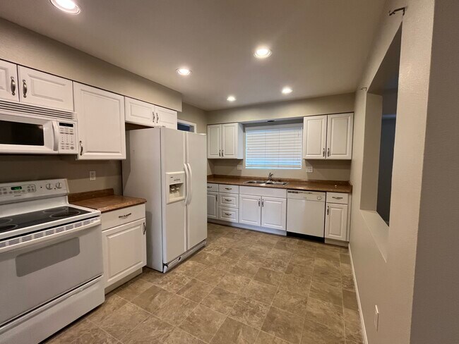 Foto del edificio - 25981 Coombe Hill Dr