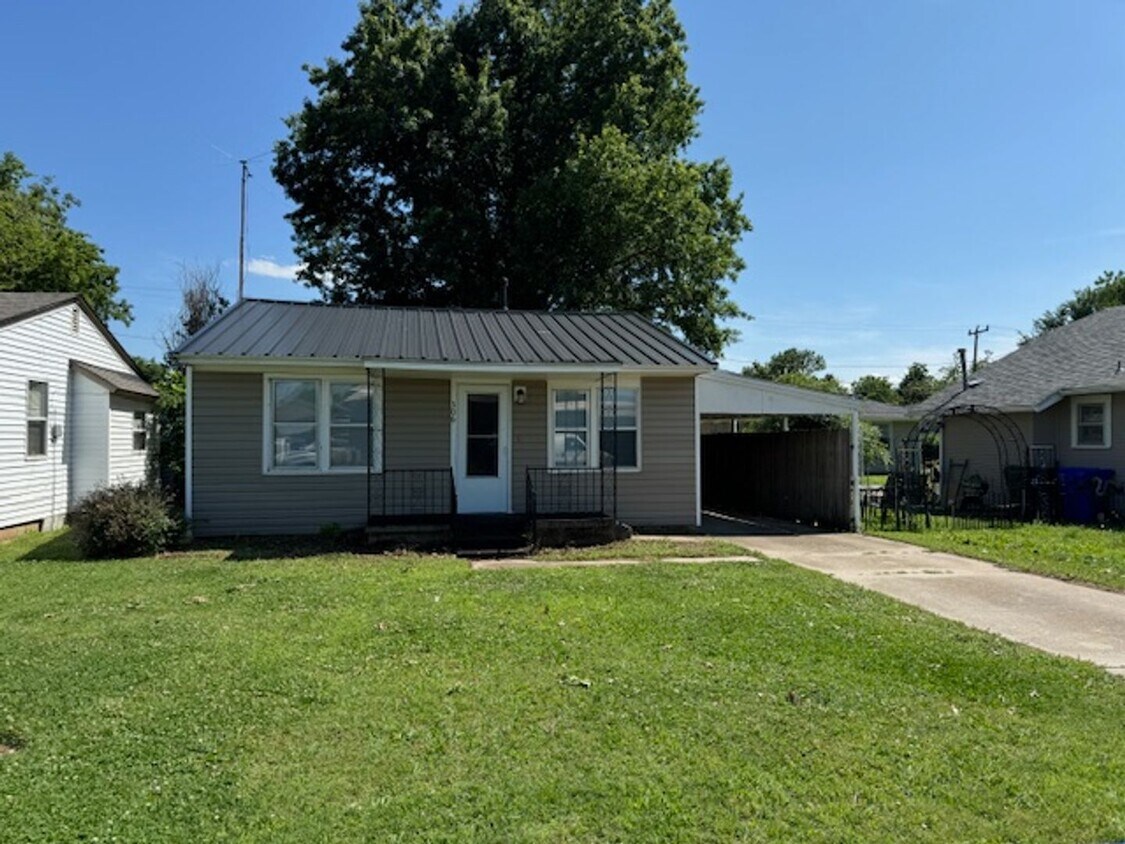 Primary Photo - 2 bed one bath one car carport with washer...