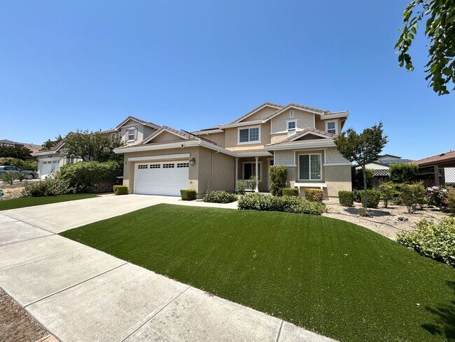 Building Photo - Spacious 5-Bedroom Home with SOLAR