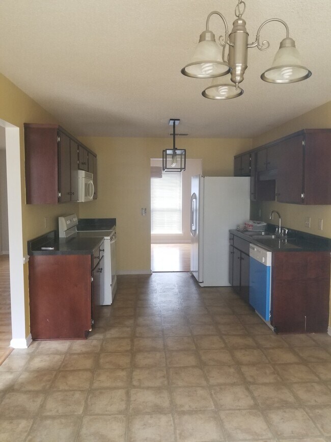 Foto del edificio - 504 Bedford Ct