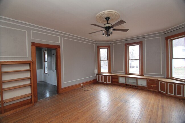 Building Photo - 4 bedroom home in the East Village of Dave...