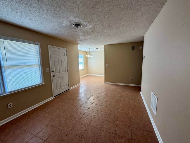 Foto del edificio - 4047 Fairway Dr