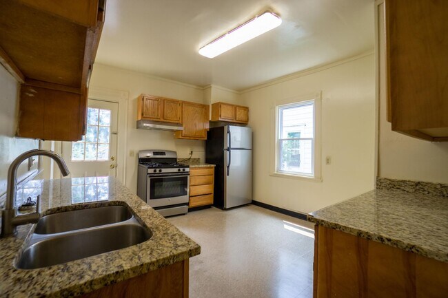 Photo - 204 Harvard Pl House