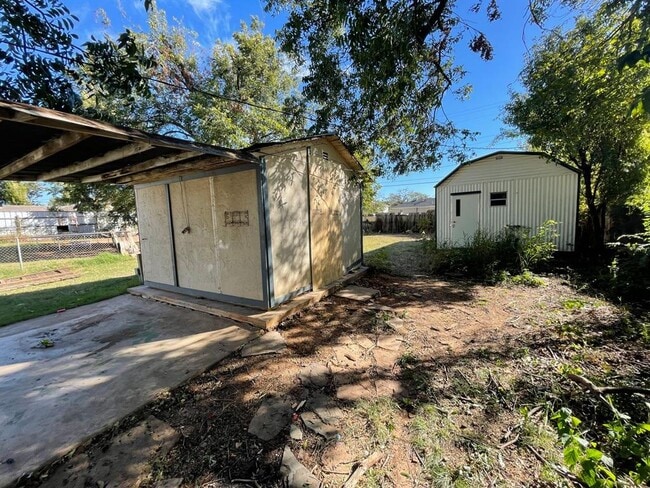 Building Photo - 2128 SW 41st St