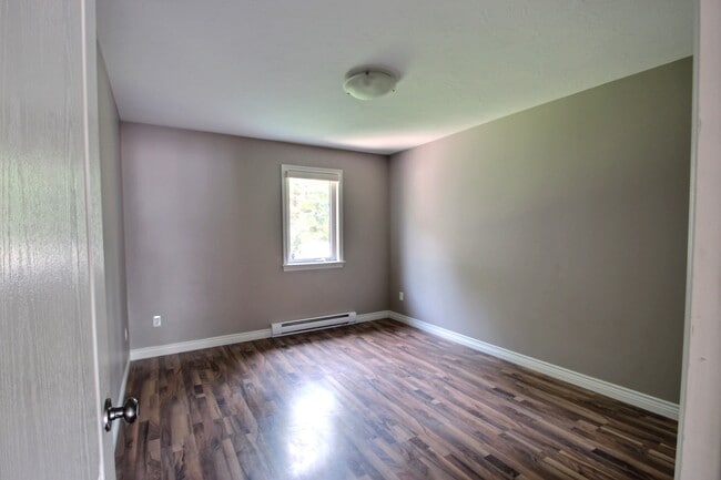 Building Photo - 236 LonsdaleUnit b