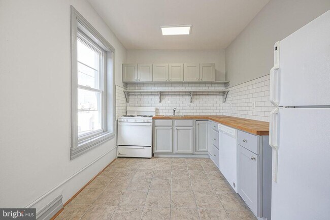 Building Photo - 1525 Tasker St