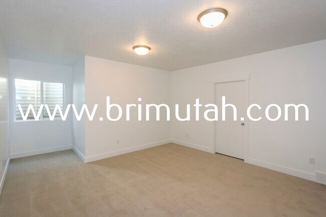 Foto del edificio - 9204 S. Holiday Bowl Court