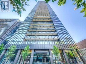 Building Photo - 101 Charles St E