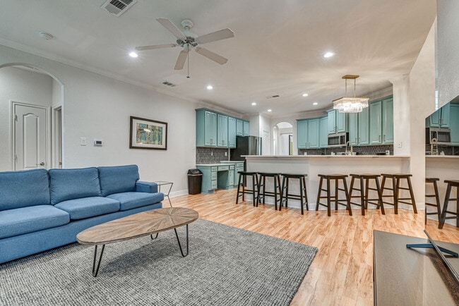 Building Photo - 4224 Las Brisas Dr
