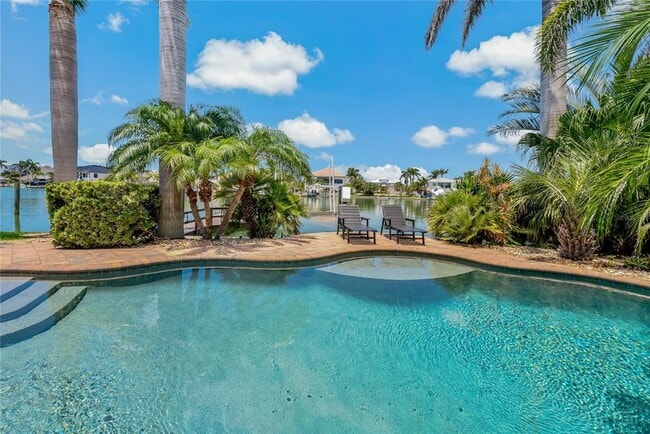 Building Photo - 10124 Yacht Club Dr