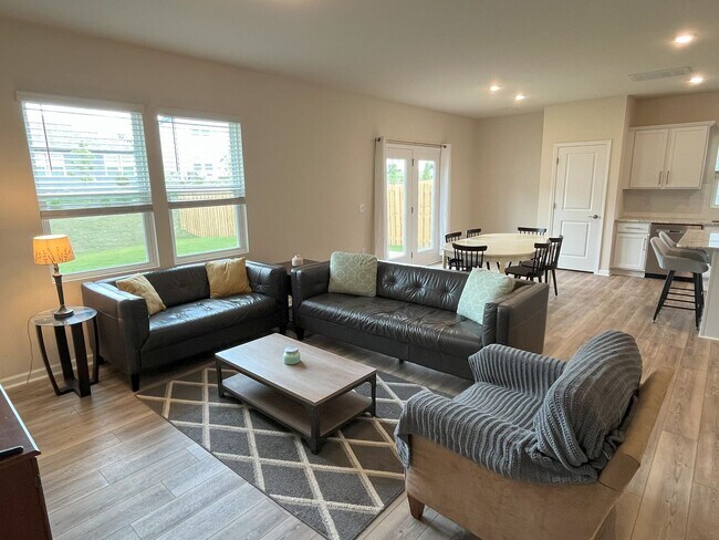 Foto del edificio - GREAT 3 bedroom 2.5 bath HOME IN WENDELL!