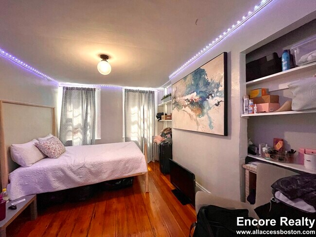 Building Photo - 2 Champney Pl