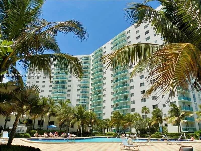 Foto principal - 3001 S Ocean Dr