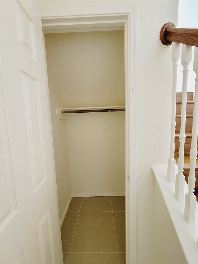 Building Photo - 3807 Brook Garden Ln