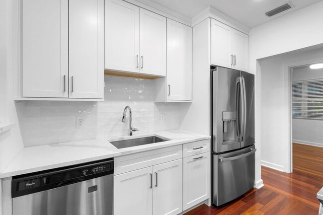 Foto del edificio - 3623 Chelsea St