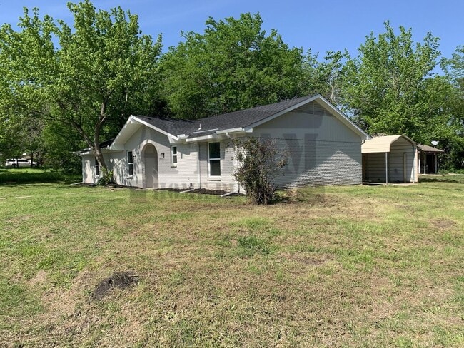 Building Photo - Freshly Remodeled 3 Bed 2 Bath Home!