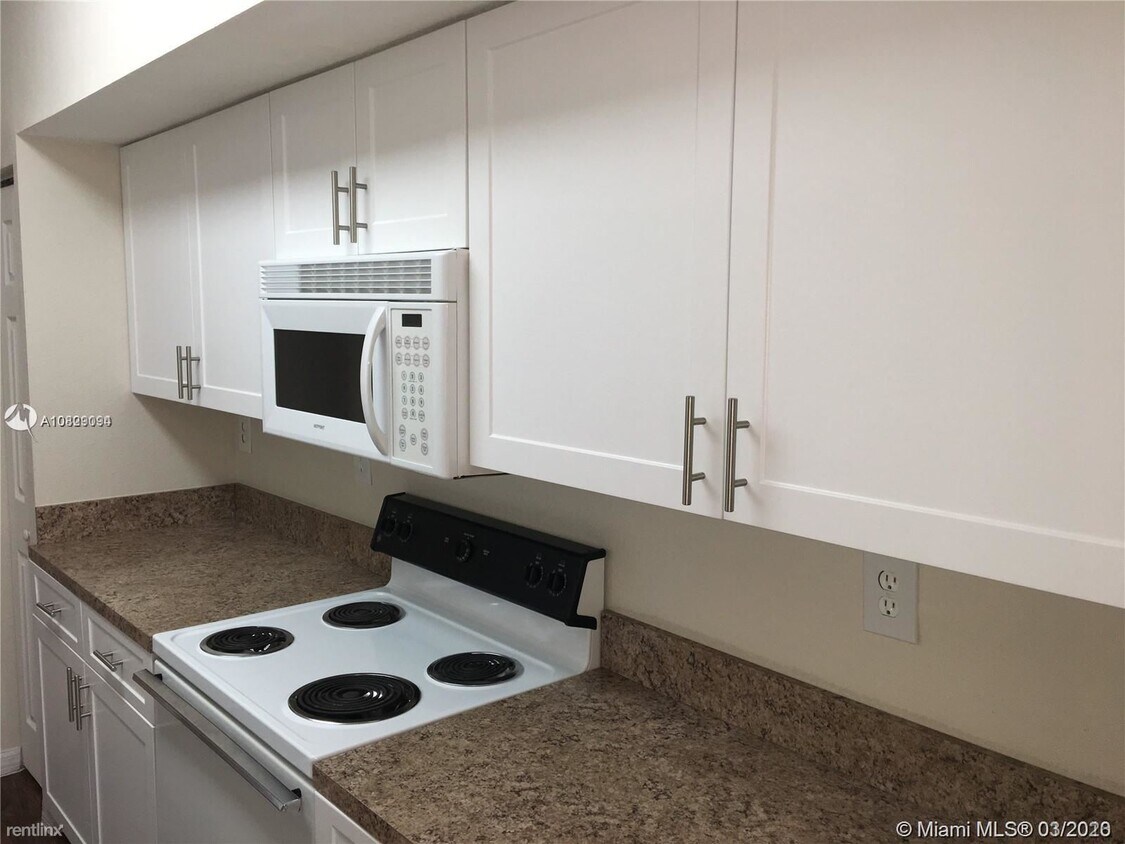 Primary Photo - 2 br, 2 bath Condo - 11253 Pines Blvd