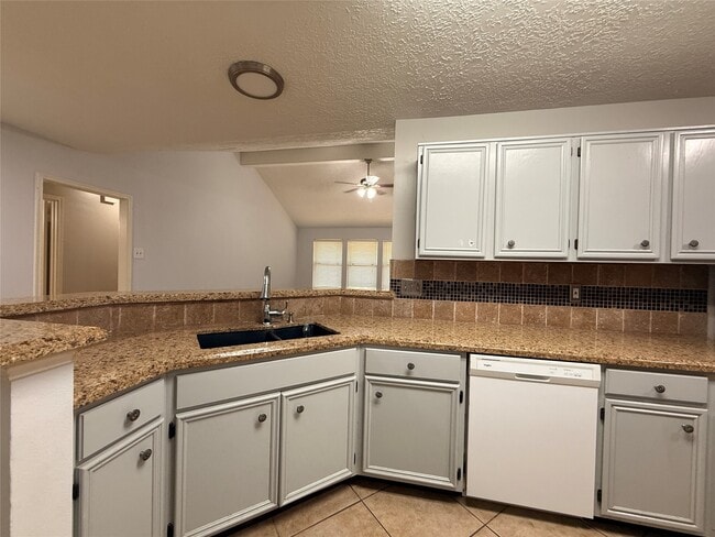 Building Photo - 9019 Autumnsong Dr