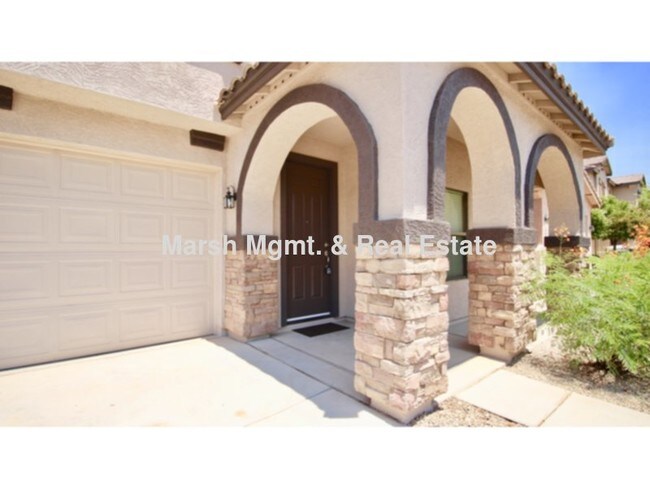 Foto del edificio - Beautiful 2-story home with 4 bedrooms, lo...