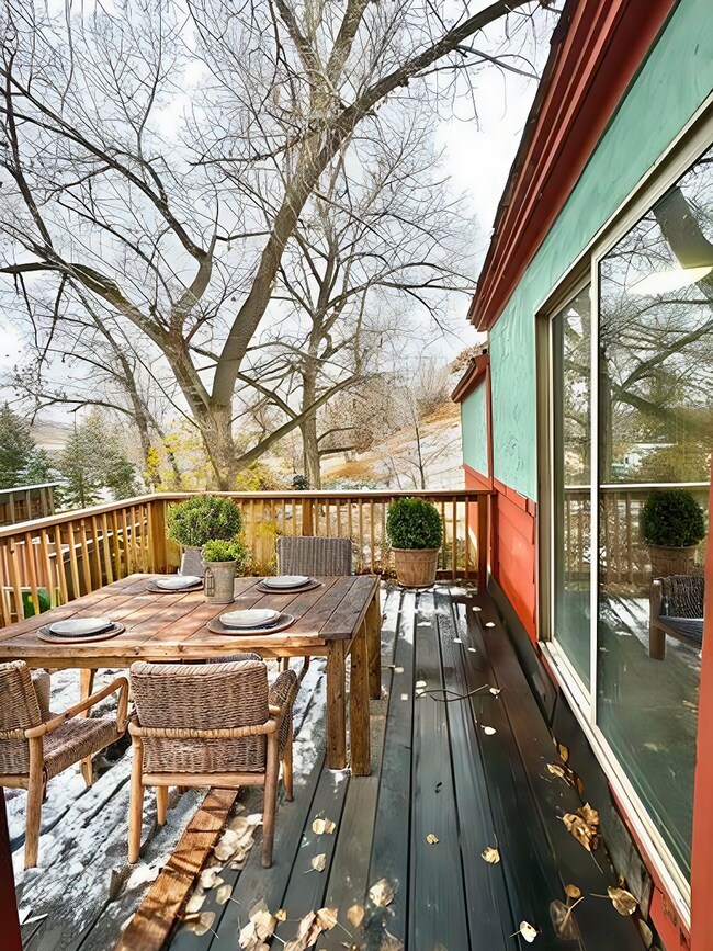 Building Photo - Beautiful 5 Bed/2 Bath Home Located in Dow...