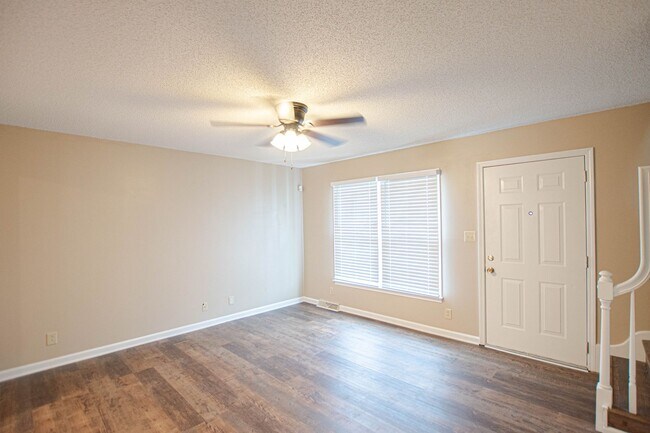 Building Photo - Pet Friendly in Sango!