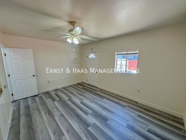 Building Photo - 1039 E Ridgewood St