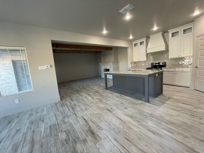 Foto del edificio - Beautiful townhome in the Frenship District