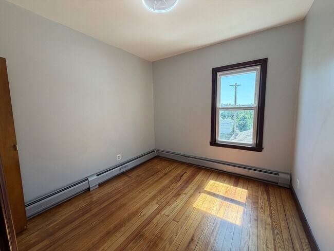 Building Photo - 869 Brock Ave