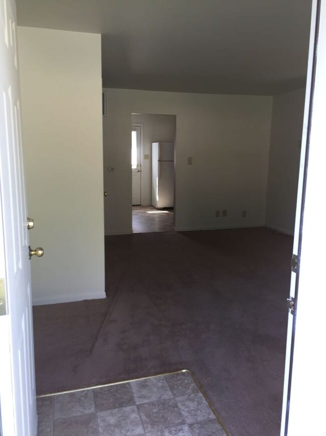 Building Photo - 2 Bedroom 1 Bath Duplex Convenient to westside industries and Ivy Tech