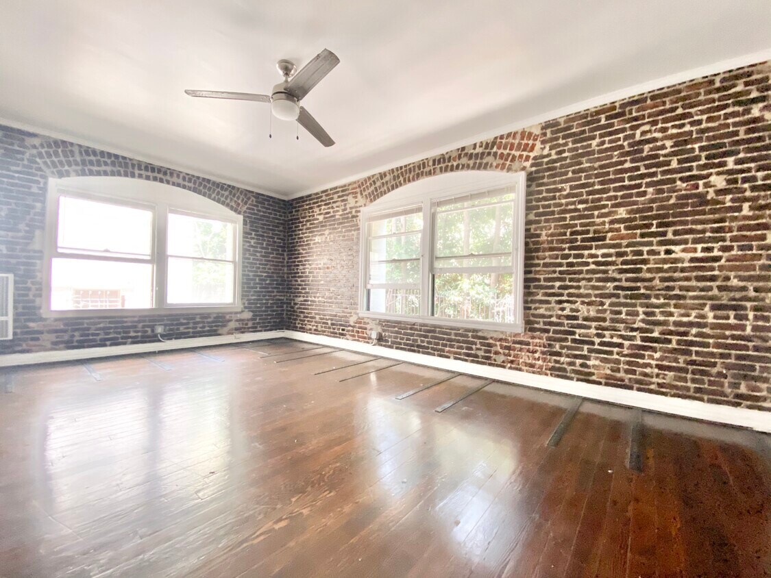 Foto principal - 854 S Oxford Ave