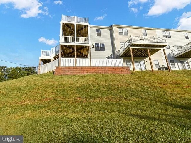 Building Photo - 2486 Winthrop Dr