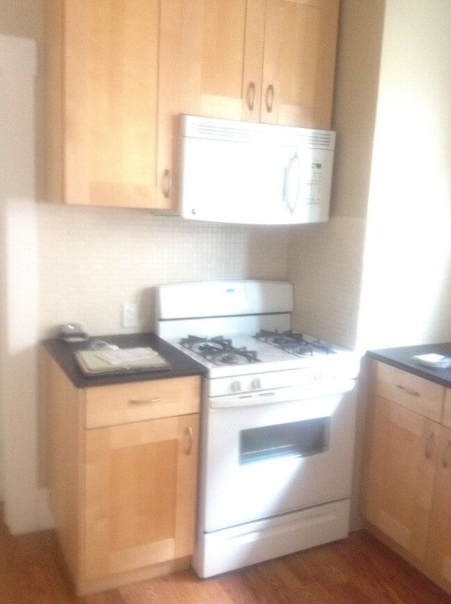 Gas Stove with Mickrowave - 6433 Colby St