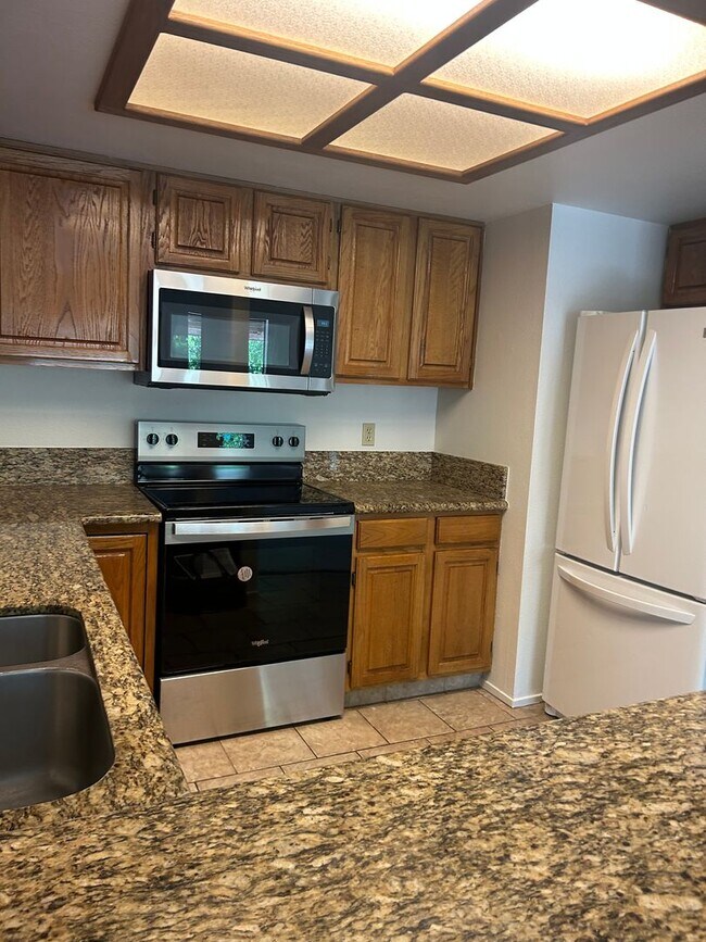 Foto del edificio - Idlewild Riverfront condo
