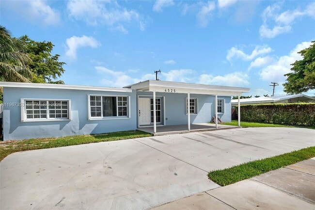 Foto del edificio - 4525 SW 112th Pl