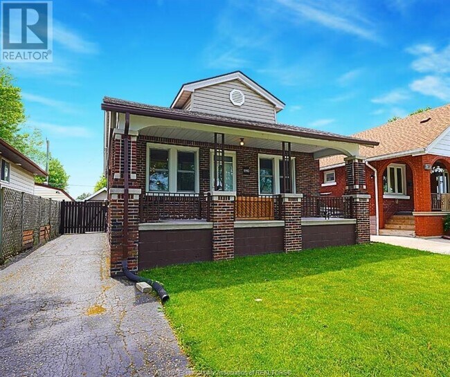 Photo du bâtiment - 1197 McKay Ave