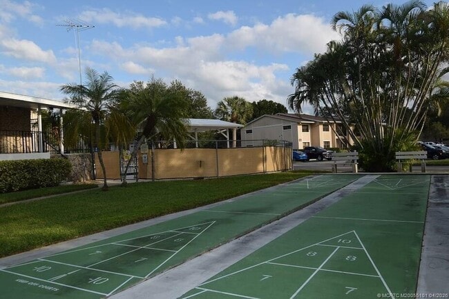 Building Photo - 2124 SE Edler Dr