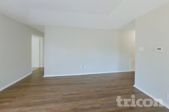 Foto del edificio - 824 Hollow Creek Rd