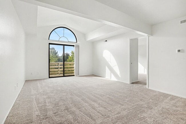 Building Photo - Pine Knoll Apartments