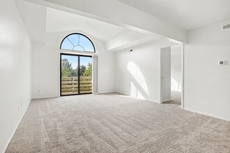 Building Photo - Pine Knoll Apartments