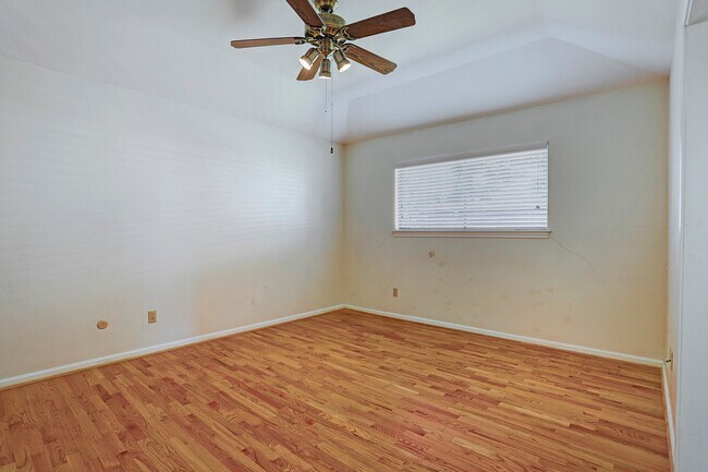 Dormitorio principal - 4410 Goldfinch St