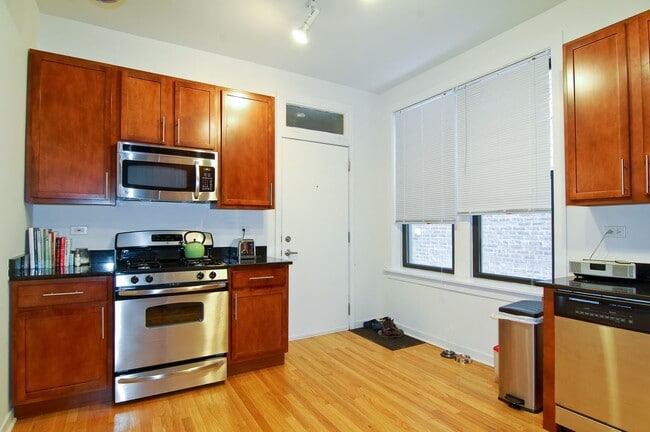 Foto del edificio - UK Village 2 Bed Duplex. Outdoor Space. Laundry. Separate Dining Room. Free Internet