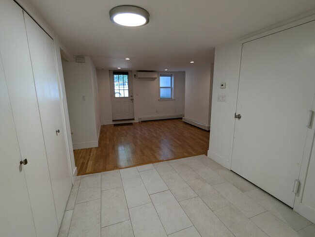 Comedor con vista al frente - 274 17th St